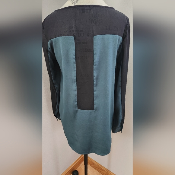 W118 Walter Baker long sleeve blk & green flowy blouse in size S - Picture 2 of 10